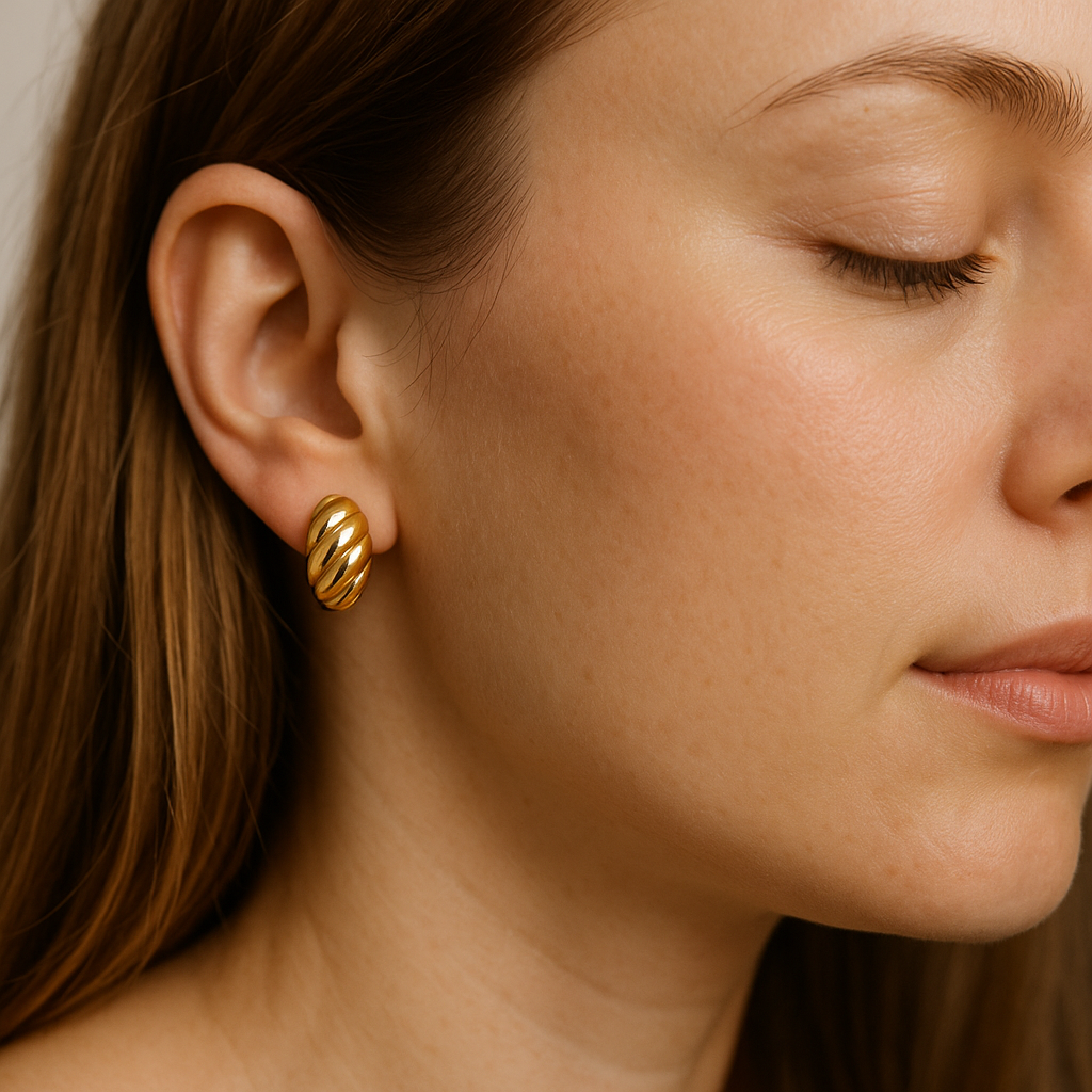 Vathët më të kërkuar të momentit Golden Twist Earrings