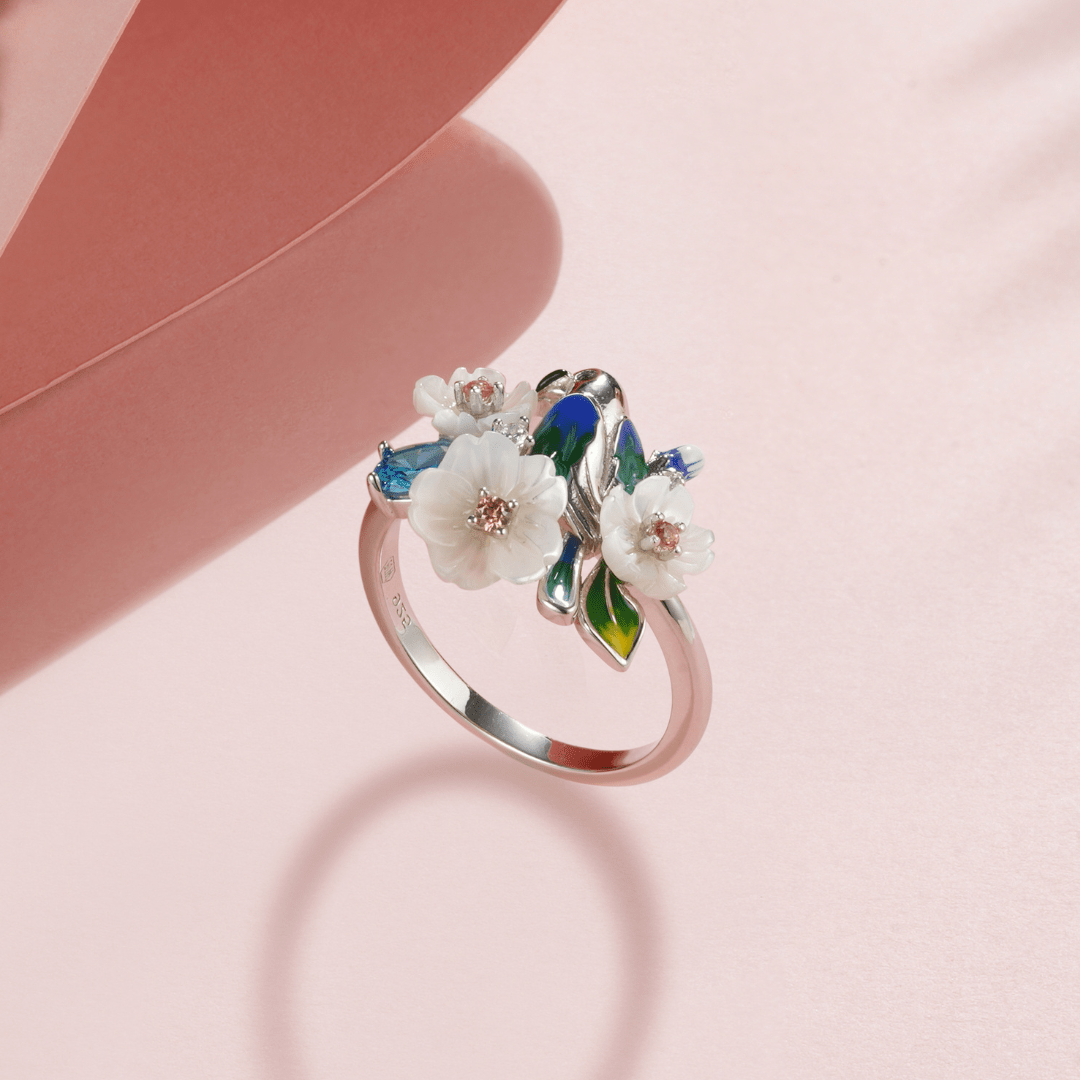 Unaze me zog blu dhe lule te bardha, perla dhe gure zirkoni