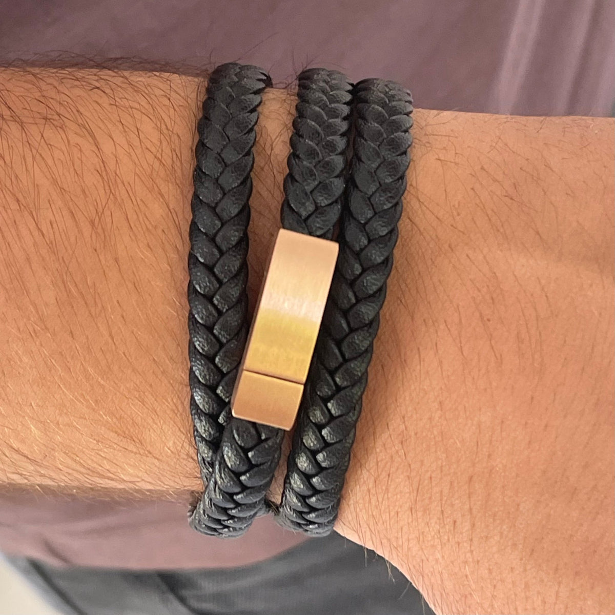 Byzylyk, byzylyk floriri, byzylyk floriri per meshkuj, byzylyk per meshkuj, byzylyk dore per meshkuj, byzylyk argjendi per meshkuj, byzylyk dore,dhurata, dhurata per meshkuj, dhurata per ditelindje, byzylyk i lare me flori, byzylyk çelik, byzylyk Penelope.