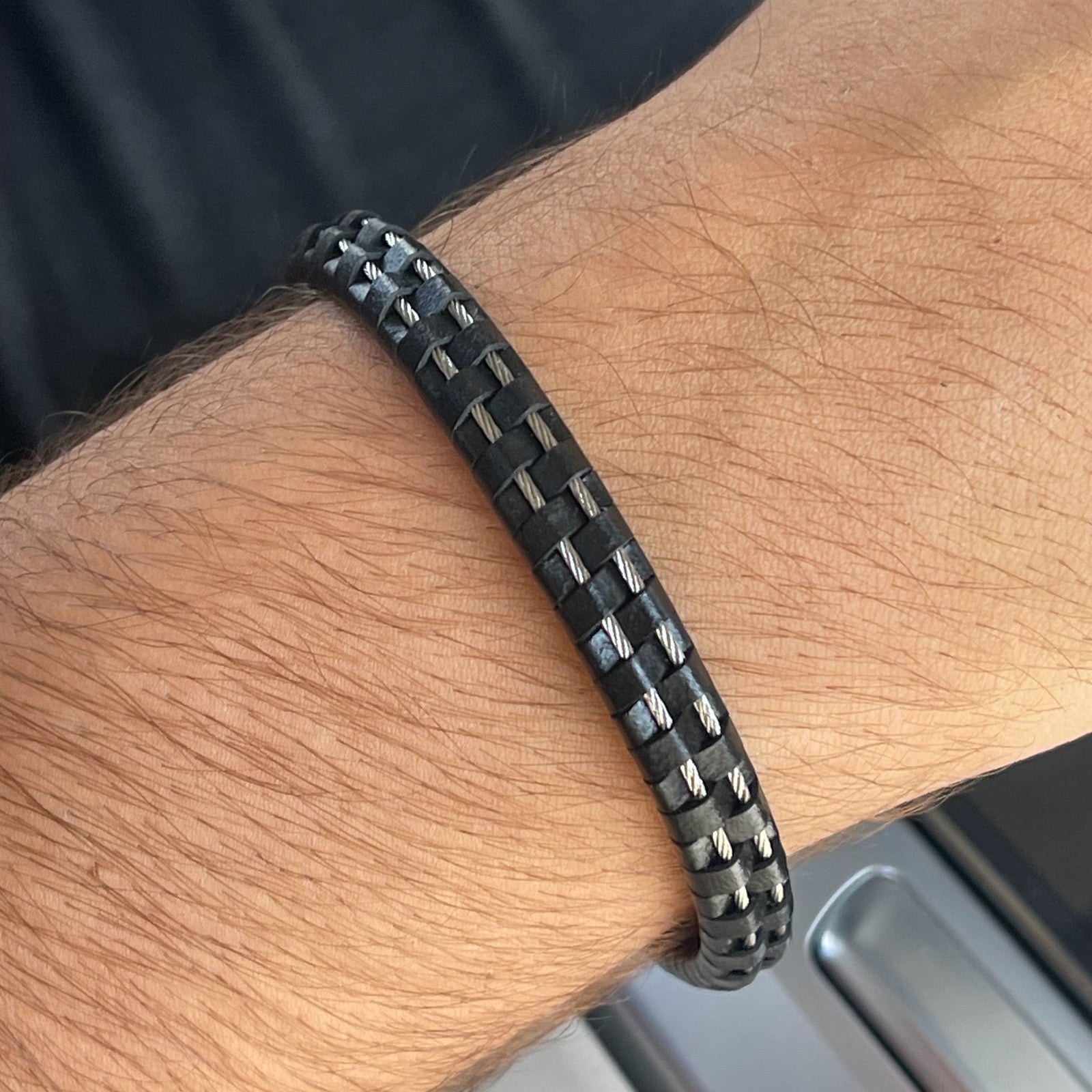 Byzylyk, byzylyk floriri, byzylyk floriri per meshkuj, byzylyk per meshkuj, byzylyk dore per meshkuj, byzylyk argjendi per meshkuj, byzylyk dore,dhurata, dhurata per meshkuj, dhurata per ditelindje, byzylyk i lare me flori, byzylyk çelik, byzylyk Penelope.