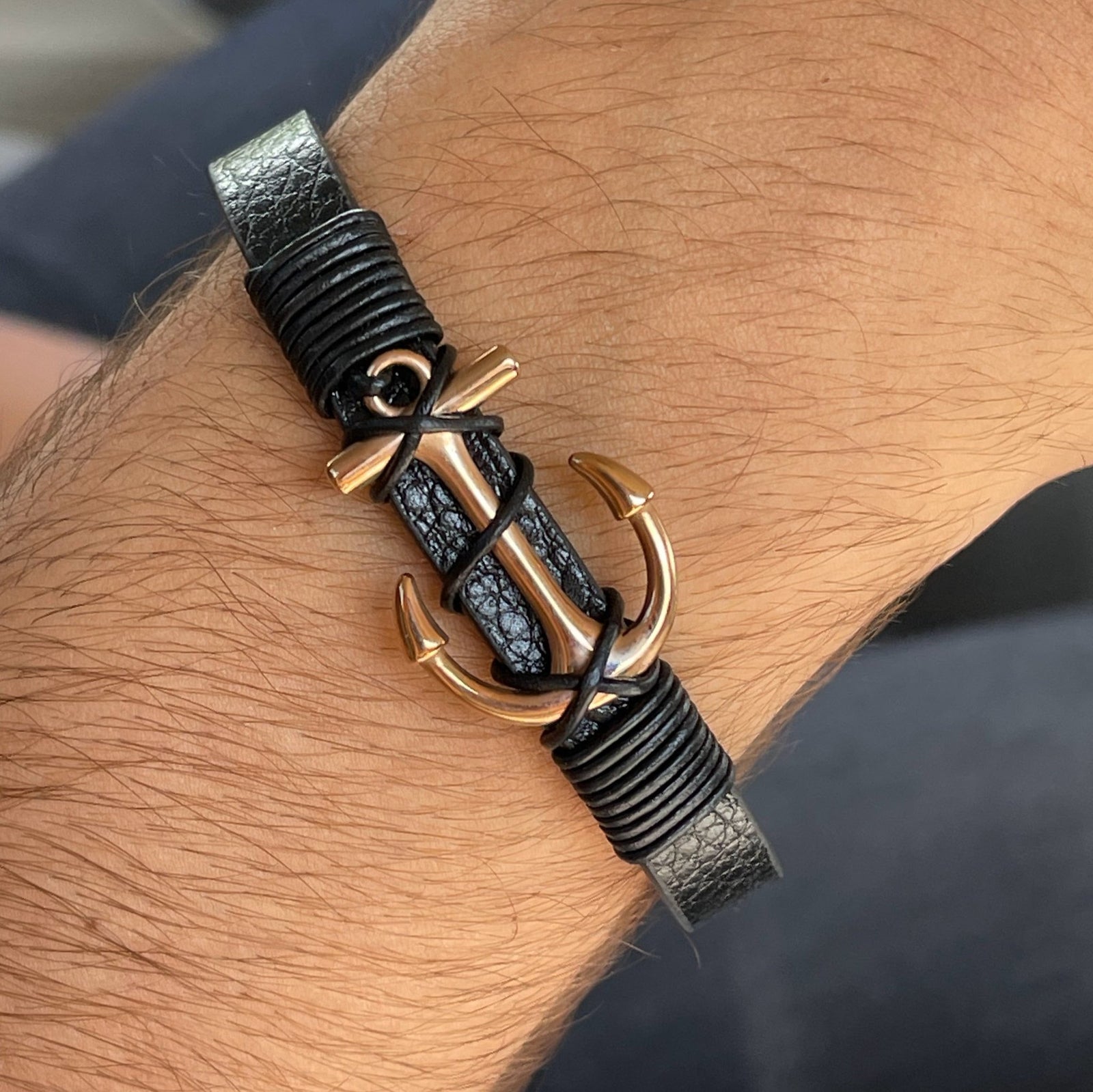 Byzylyk, byzylyk floriri, byzylyk floriri per meshkuj, byzylyk per meshkuj, byzylyk dore per meshkuj, byzylyk argjendi per meshkuj, byzylyk dore,dhurata, dhurata per meshkuj, dhurata per ditelindje, byzylyk i lare me flori, byzylyk çelik, byzylyk Penelope.