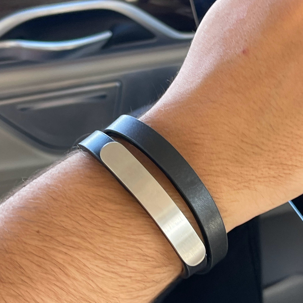 Byzylyk, byzylyk floriri, byzylyk floriri per meshkuj, byzylyk per meshkuj, byzylyk dore per meshkuj, byzylyk argjendi per meshkuj, byzylyk dore,dhurata, dhurata per meshkuj, dhurata per ditelindje, byzylyk i lare me flori, byzylyk çelik, byzylyk Penelope.