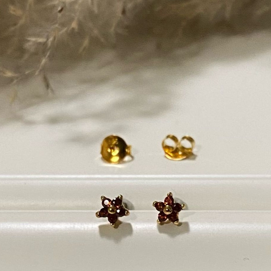Daisy Garnet Gemstone